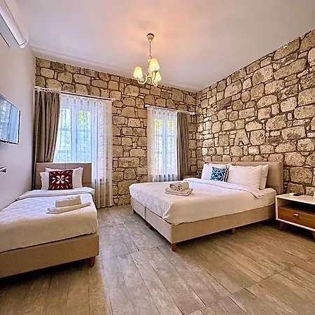 Hotel Sulty's Village Center *