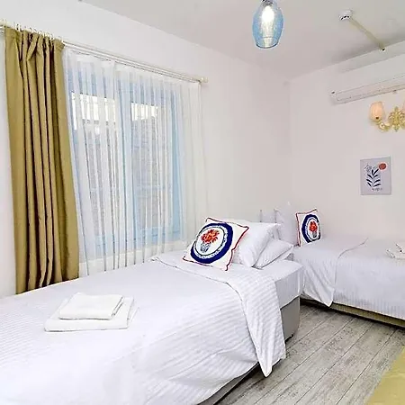 Hotel Sulty's Village Center *
